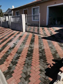 PAVING R60 per sq labour only 0813664446