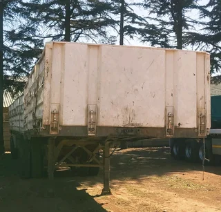 MECHANICALLY NOTABLE TRAILERS