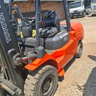 BOOST YOUR PRODUCTIVITY WITH TOYOTA FORKLIFT