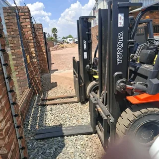 BOOST YOUR PRODUCTIVITY WITH TOYOTA FORKLIFT