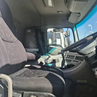 NISSAN UD 460 10CUBE WITH A NEW BIN