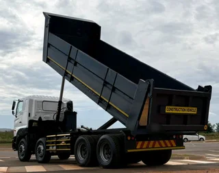 TWINSTEER DESIGNED TO PUSH LOADS