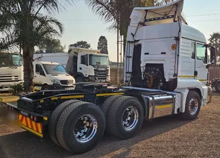 BOLD BUSIBESS MOVERS !!