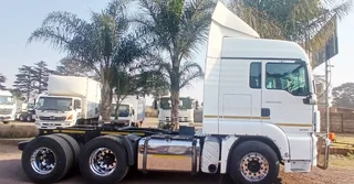 BOLD BUSIBESS MOVERS !!