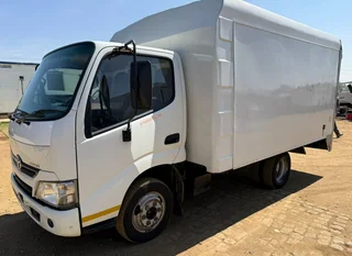 VERY CLEAN TOYOTA DYNA