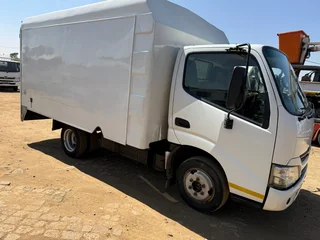VERY CLEAN TOYOTA DYNA