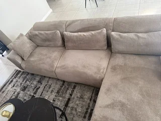 Couch - Ad posted by Lathi-tha Mbalentle