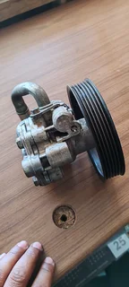 SELLING A 2007 FORD FOCUS 1.6 POWERSTEERING PUMP