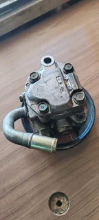 SELLING A 2007 FORD FOCUS 1.6 POWERSTEERING PUMP