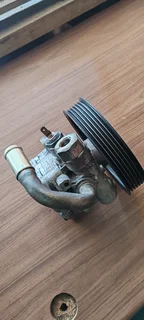 SELLING A 2007 FORD FOCUS 1.6 POWERSTEERING PUMP