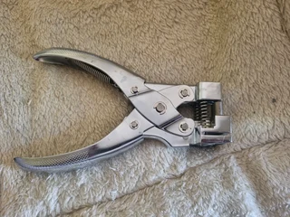 16.3cm Handheld Hole Punch For Hanging Packets