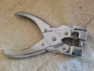 16.3cm Handheld Hole Punch For Hanging Packets