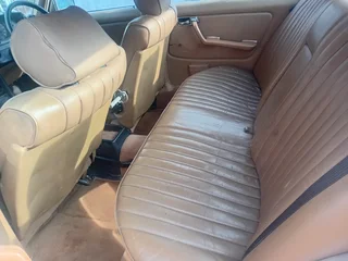 Mercedes W123  230e Auto