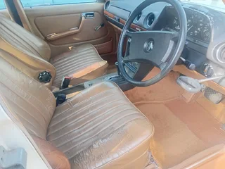 Mercedes W123  230e Auto
