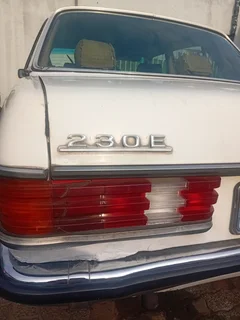 Mercedes W123  230e Auto