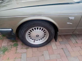 Daimler Six  (Jag XJ40)