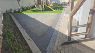 ALL TYPES OF PAVING AND ARTIFICIAL GRASS  ROLL ON LAWN AND GARDEN PEBBLES STONES INSTALLATION