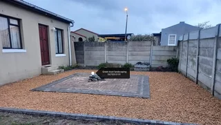 13 N 19MM BROWN N GREY STONES AND INSTANT ROLL ON LAWN AND ASTRO TURF AND PAVING N COMPOST