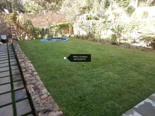 13 N 19MM BROWN N GREY STONES AND INSTANT ROLL ON LAWN AND ASTRO TURF AND PAVING N COMPOST