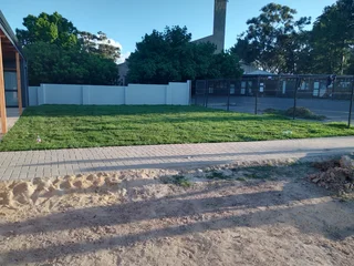 13 N 19MM BROWN N GREY STONES AND INSTANT ROLL ON LAWN AND ASTRO TURF AND PAVING N COMPOST