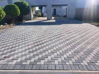 BLOCK N TURF/ / INSTANT ROLL ON LAWN //GARDEN PEBBLES STONES/ /PAVING  GARDEN NEEDS INSTALLATION