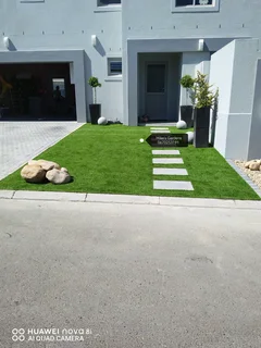 BLOCK N TURF/ / INSTANT ROLL ON LAWN //GARDEN PEBBLES STONES/ /PAVING  GARDEN NEEDS INSTALLATION