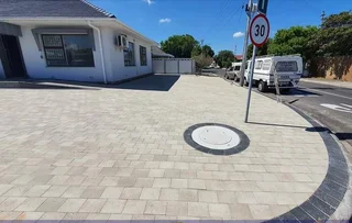 DRY LANFSCAPING N GARDENING ASTRO TURF N ALL TYPES OF STONES AND PAVING INSTALLATION