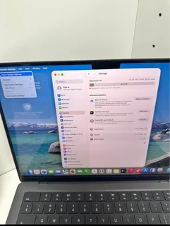 Macbook pro  M4 16gb ram 512gb ssd