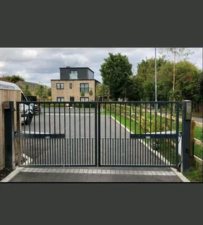 Steel driveway gates and fencing
