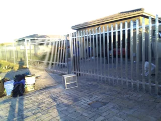 Palisade gates and Fencing