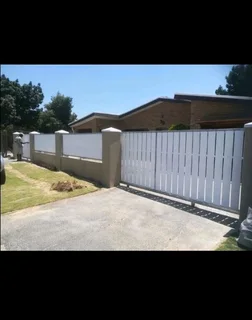 Nutec gates and cladding for privacy