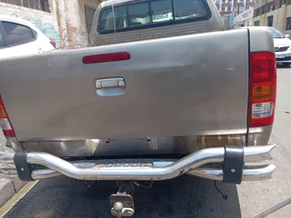 Toyota hilux stripping diesel 2.4 engine gearbox suspension tail light shock bump head lights roof