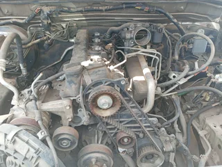 Toyota hilux stripping diesel 2.4 engine gearbox suspension tail light shock bump head lights roof