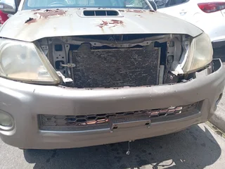 Toyota hilux stripping diesel 2.4 engine gearbox suspension tail light shock bump head lights roof