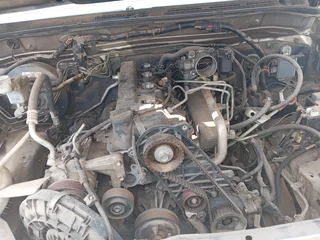 Toyota hilux stripping diesel 2.4 engine gearbox suspension tail light shock bump head lights roof