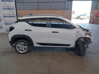 stripping renault kiger 2022 doors and engine gearbox tailgate door hub suspension