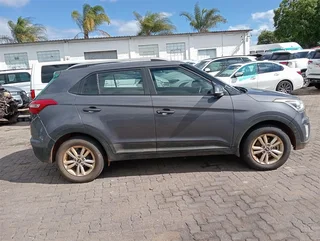 Hyundai Crete stripping 2018 engine 1.6 door and gearbox tailgate shock head light