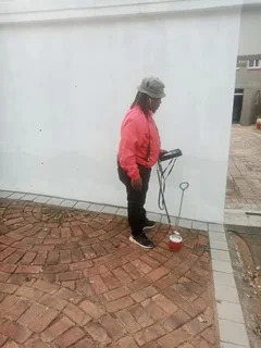 CABLE FAULT LOCATOR IM LOCATING UNDERGROUND CABLE FAULTS