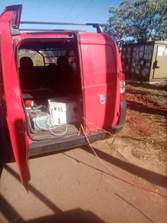 CABLE FAULT LOCATOR IM LOCATING UNDERGROUND CABLE FAULTS