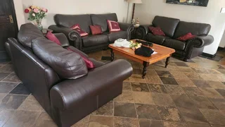 Leather lounge suite R30 000 neg