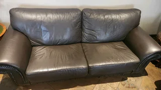 Leather lounge suite R30 000 neg