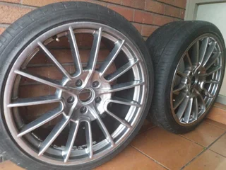 4 Porsche tyers with mags 265/35R22