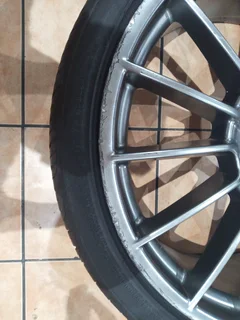 4 Porsche tyers with mags 265/35R22