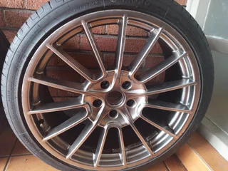 4 Porsche tyers with mags 265/35R22