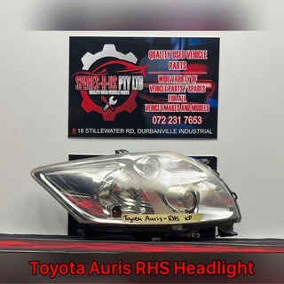 Toyota Auris RHS Headlight for sale
