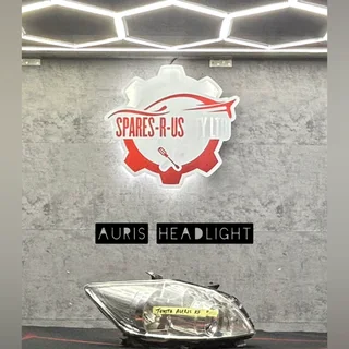 Auris Headlight for sale