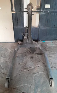 HEAVY DUTY HYDRAULIC JACK