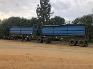 2009 Top Trailer  50 Cube Side Tipper