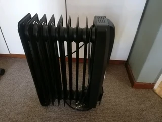 Delonghi 8 fin oil heater black