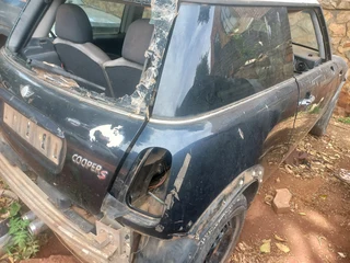 Mini cooper S R53 1.6 manual transmission stripping for spares